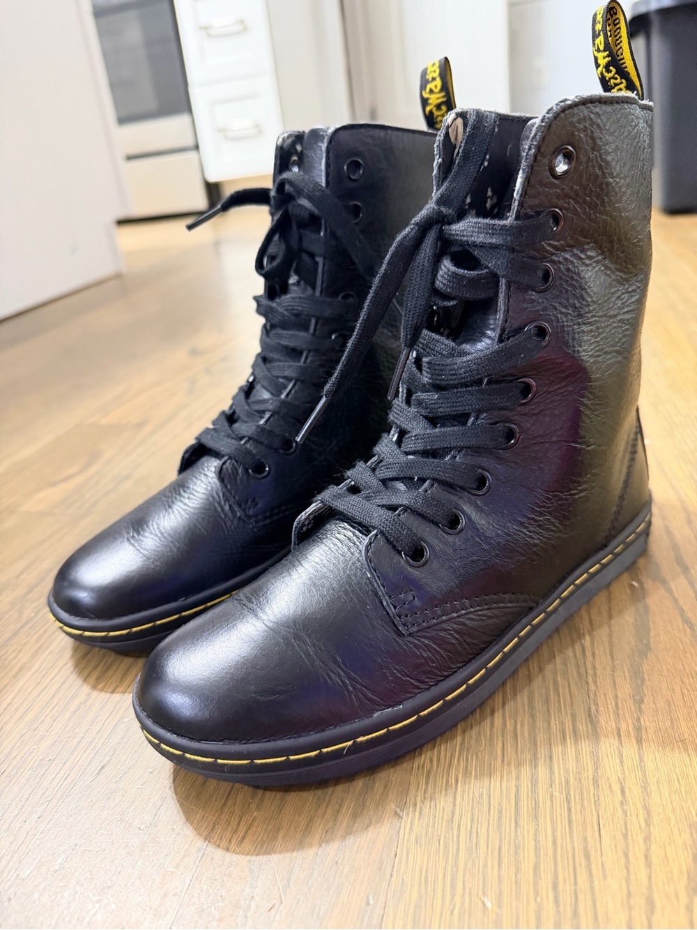 Dr. Martens Stratford Black Leather Lace up Boots Women’s 6 (floral lining)